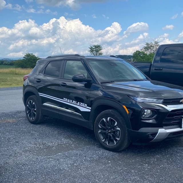 Custom Chevy Trailblazer side stripe vinyl decal kit installed by Brothers Graphics