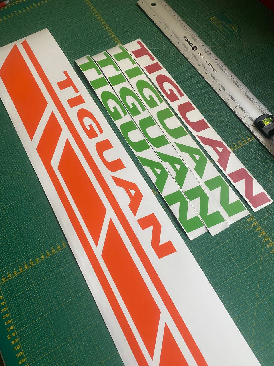 2 color Graphic Vinyl Graphics Decals Compatible with VW Tiguan
carbon-look
custom car decals,  
vinyl car graphics,  
car body stickers,  
die cut decals,  
automotive vinyl wrap,  
custom vehicle graphics,  
car side stripe kit