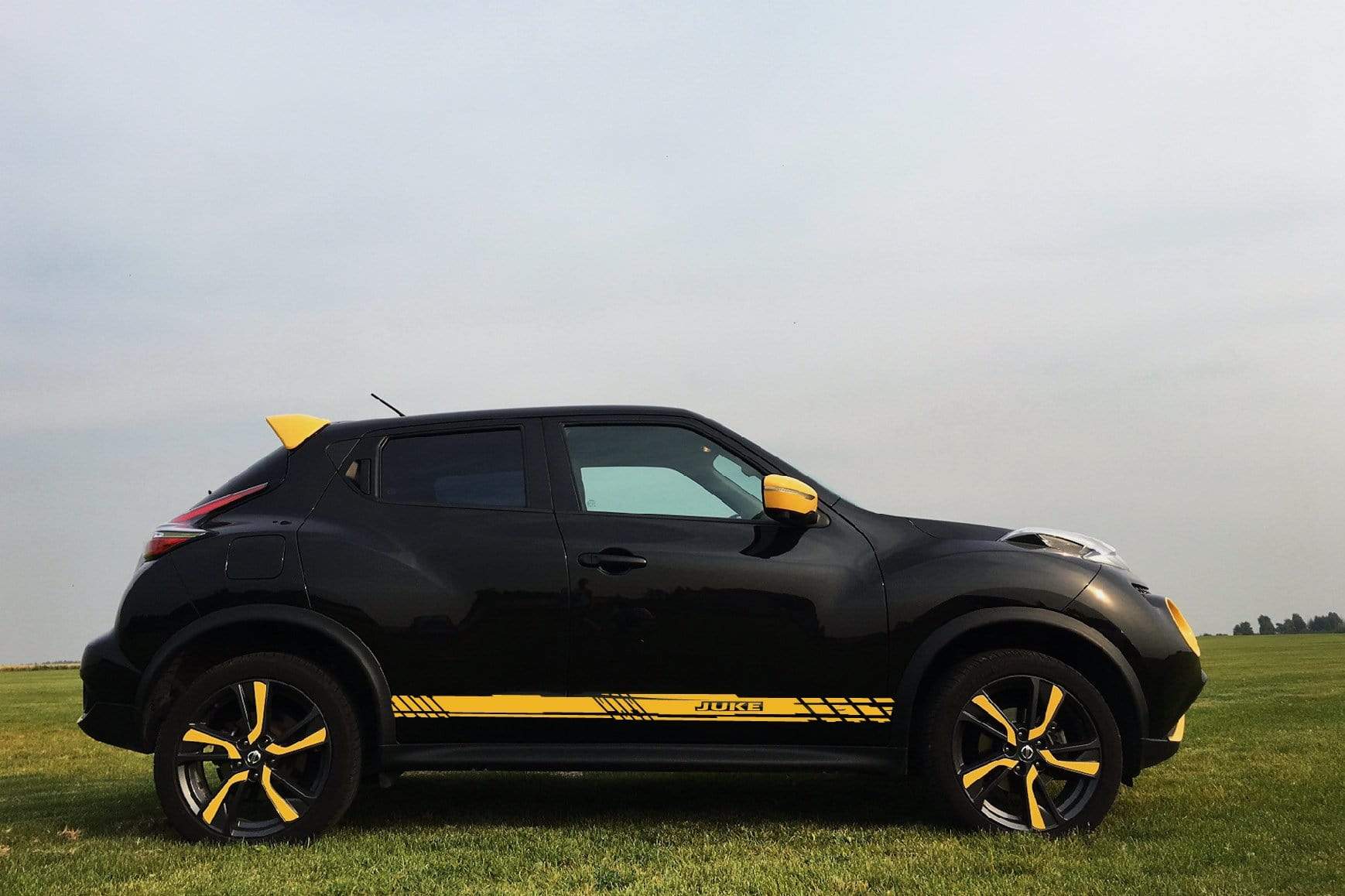 Racing Side Stripes Vinyl Decal Kit for Nissan Juke– 2x Premium Stickers